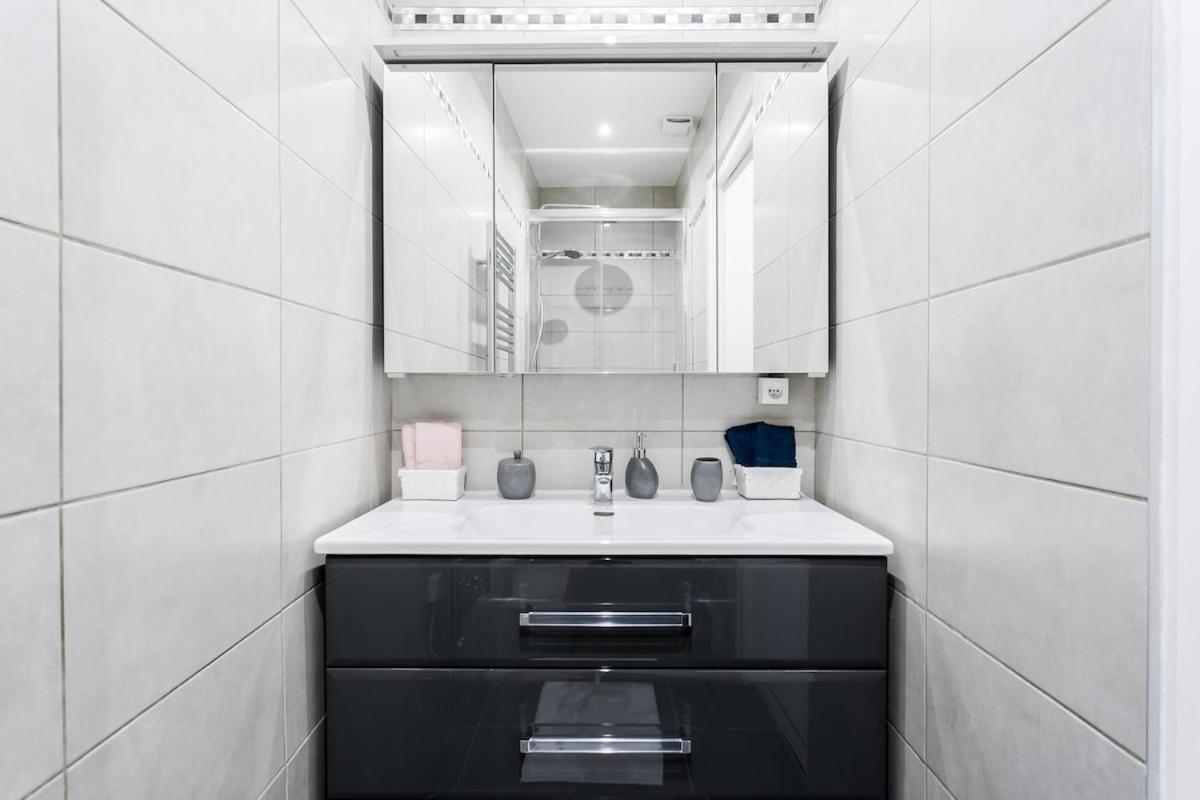 Appartement V3 Vibrant Luxurious Steps From Trocadero
